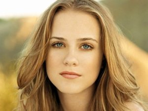 Mabelline unveils their latest spokesman.