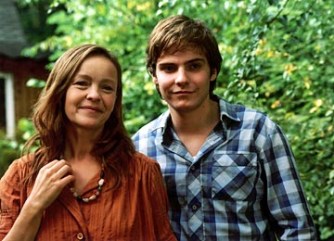 Producers of ‘The 70s Show’ tried to jack the ratings with a new cast.