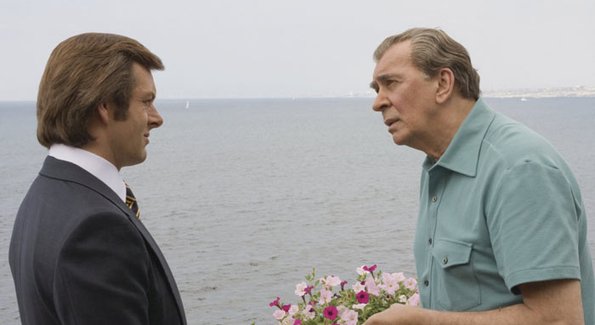 frost-nixon_jpg_595x325_crop_upscale_q85 The handshake thing proved to be a mere fad.