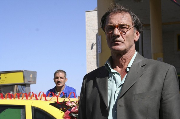 The extra can't help but look at the camera.