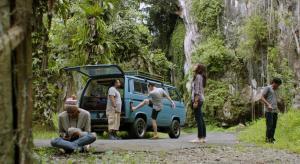 Tyre kicking: a universal language.